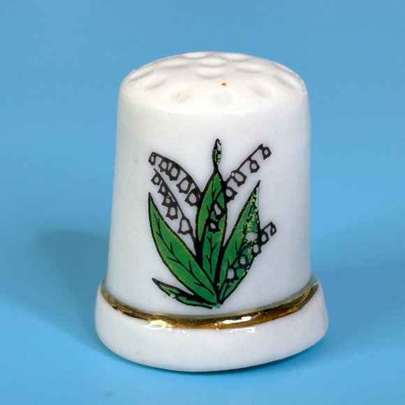 Vintage White Bell Flowers Gold‎ Trim Porcelain Thimble - Picture 1 of 4